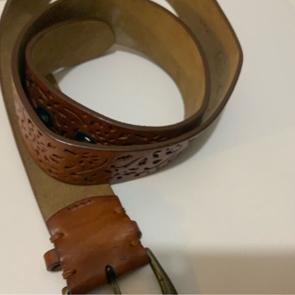 Fossil Vintage Genuine Tooled Leather Studded Belt Brown Size M Floral - Picture 4 of 9